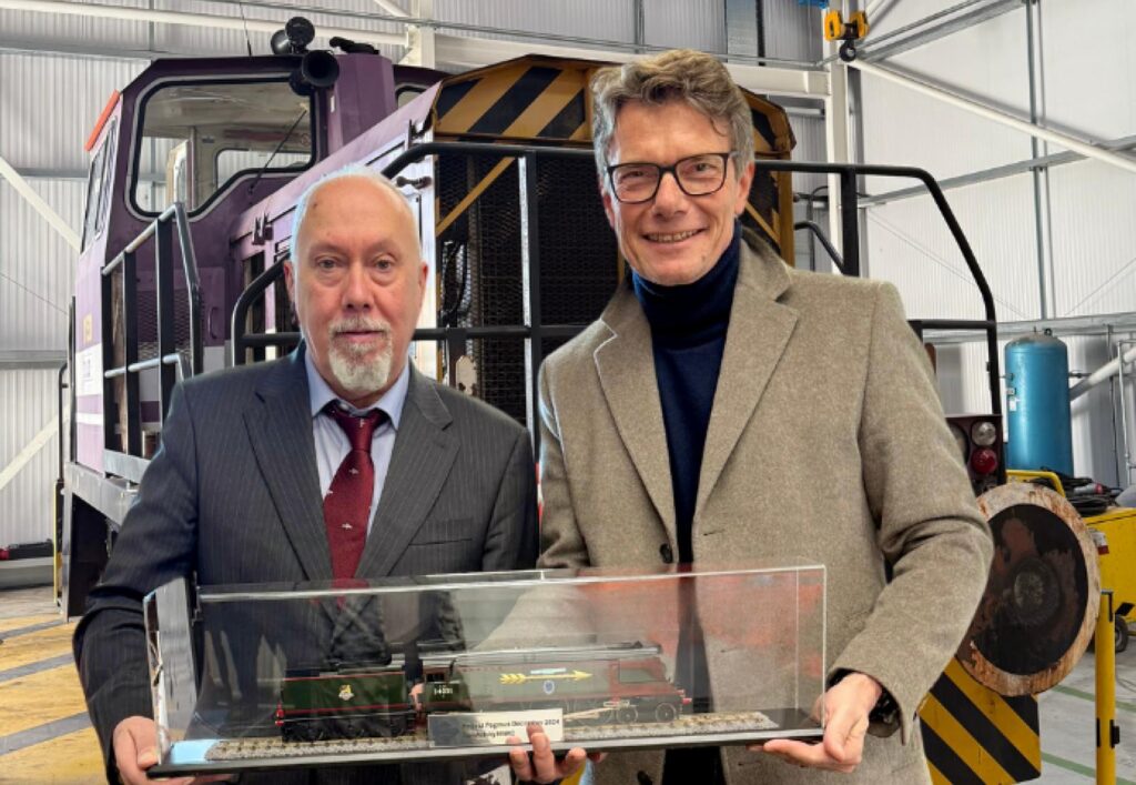 Swietelsky AG strengthens its UK rail services by acquiring Harry Needle Railroad Company Ltd (HNRC). Swietelsky AG strengthens its UK rail services by acquiring Harry Needle Railroad Company Ltd (HNRC).