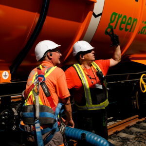 Інтермодальний термінал East-West Gate (EWG) у Феньєшлітке, Угорщина, є найбільшим і найсучаснішим наземним терміналом Європи, який спеціалізується на перевантаженні вантажів між широкою та стандартною колією.