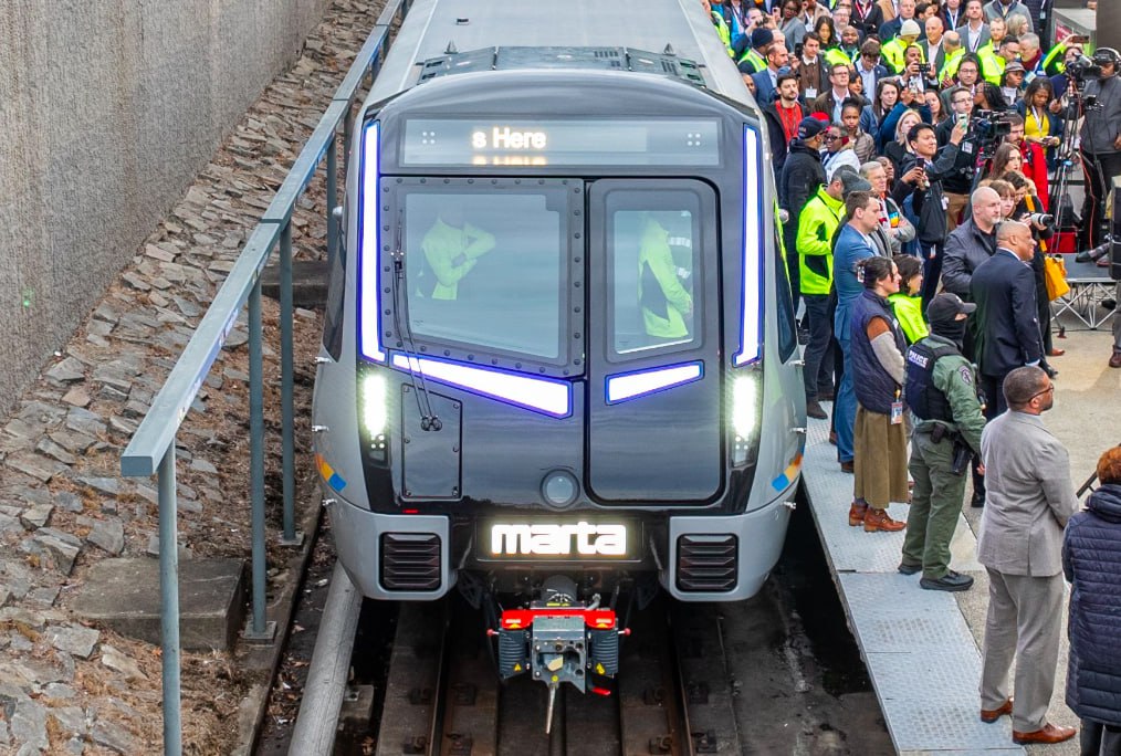 The Atlanta Transit Authority has introduced the CQ400 electric train at Lindbergh Station. The Atlanta Transit Authority has introduced the CQ400 electric train at Lindbergh Station.