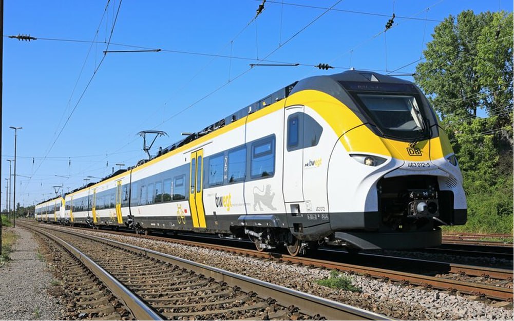 Deutsche Bahn спільно з Інститутом Фраунгофера (IFAM) відкриває центр у Бремені для модернізації локомотивів. Проєкт спрямований на перехід дизельних поїздів на водневу тягу Deutsche Bahn спільно з Інститутом Фраунгофера (IFAM) відкриває центр у Бремені для модернізації локомотивів. Проєкт спрямований на перехід дизельних поїздів на водневу тягу