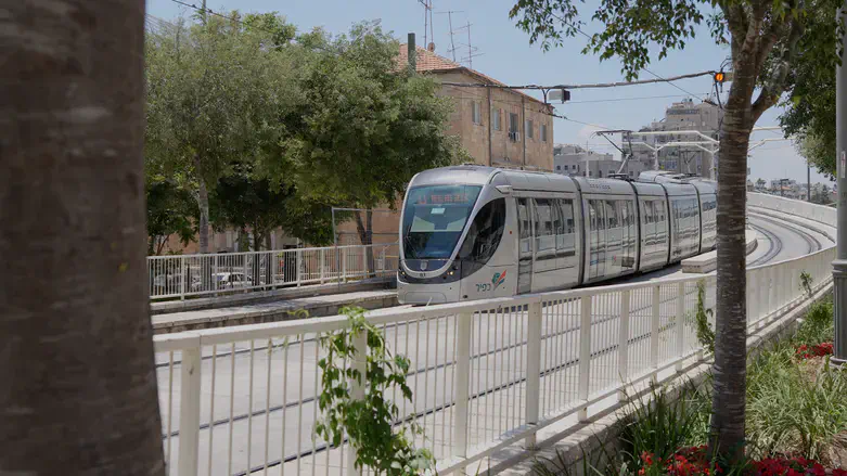 Starting this Sunday, Jerusalem Light Rail will halt operations for five days to conduct system-wide testing. Starting this Sunday, Jerusalem Light Rail will halt operations for five days to conduct system-wide testing.