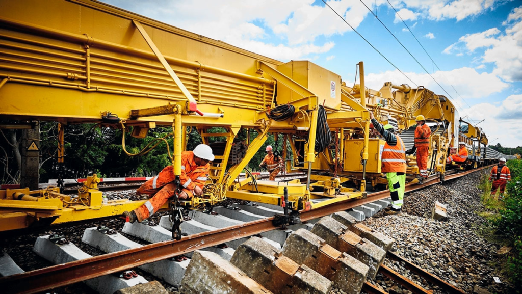 Banedanmark модернізує залізничну лінію для нових поїздів. Banedanmark модернізує залізничну лінію для нових поїздів.