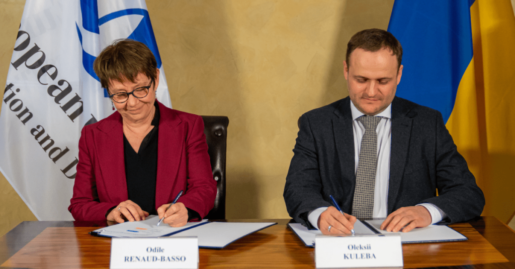 The Ministry of Development of Ukraine and the European Bank for Reconstruction and Development have signed a guarantee agreement for the modernization of electric locomotives The Ministry of Development of Ukraine and the European Bank for Reconstruction and Development have signed a guarantee agreement for the modernization of electric locomotives