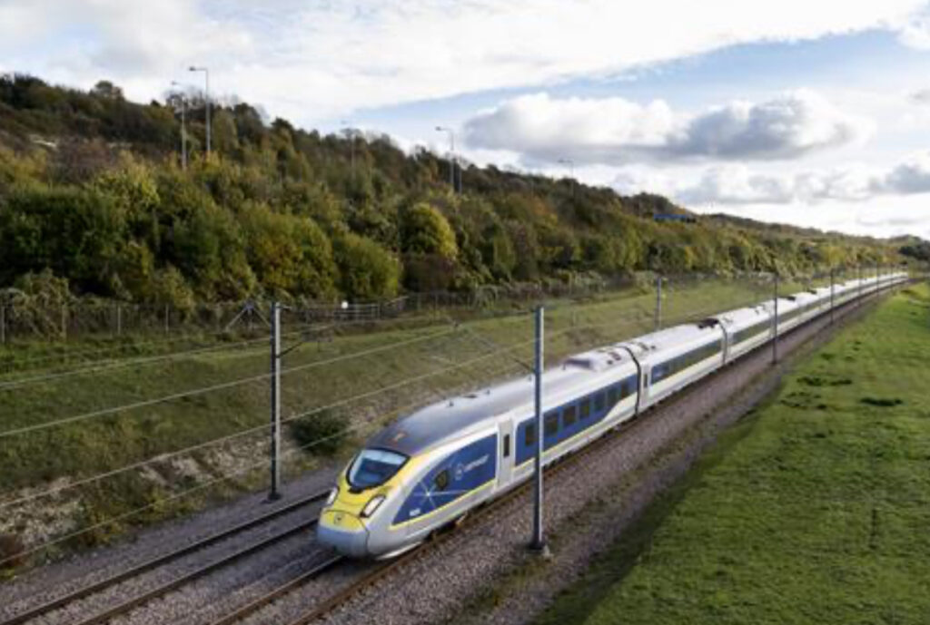 Eurostar expands its presence in China by integrating WeChat payments for ticket purchases. This collaboration with EuroPass and PayXpert enhances accessibility and convenience for Chinese travelers.