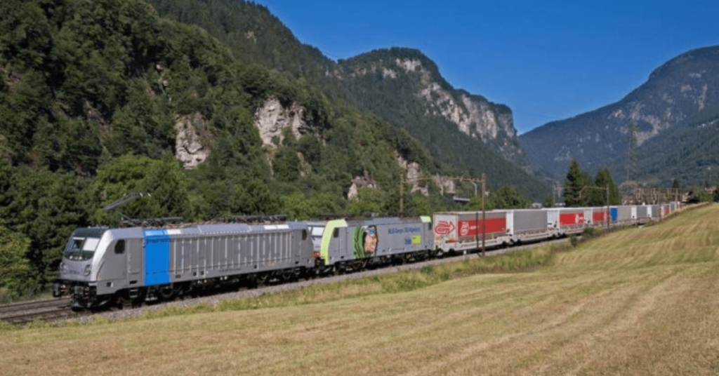 Азербайджан запропонував Вірменії спільно відкрити Зангезурський коридор для швидкого транзиту поїздів. Азербайджан запропонував Вірменії спільно відкрити Зангезурський коридор для швидкого транзиту поїздів.