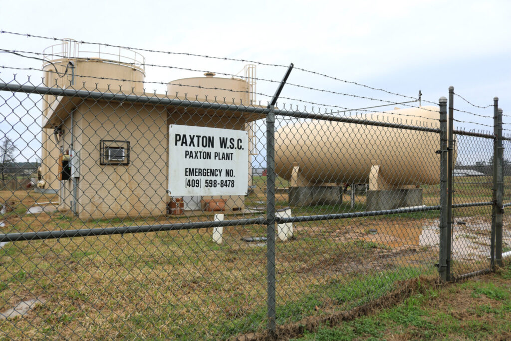 The Railroad Commission approved a waste disposal site in Paxton, Texas, despite growing environmental concerns. Local officials fear contamination of the Carrizo Wilcox aquifer, a vital water source for the community. The Railroad Commission approved a waste disposal site in Paxton, Texas, despite growing environmental concerns. Local officials fear contamination of the Carrizo Wilcox aquifer, a vital water source for the community.