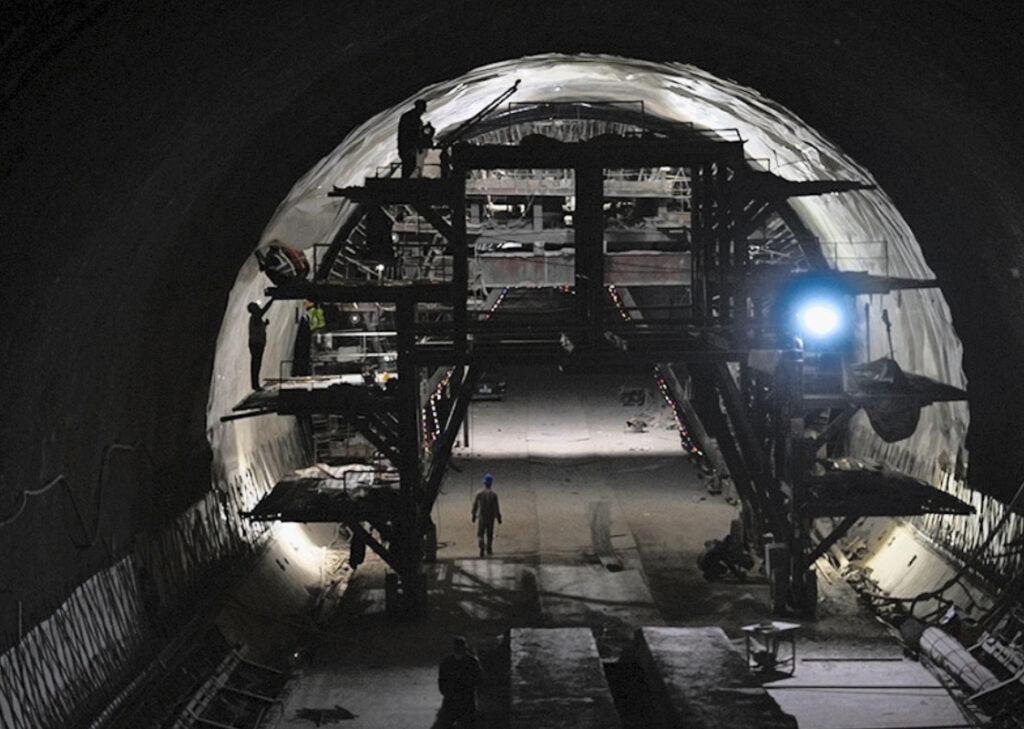 На ВШМ Сіань — Яньань завершено проходку всіх тунелів, зокрема й Тунчуаньського. Це ключовий етап будівництва, який наближає проєкт до введення в експлуатацію На ВШМ Сіань — Яньань завершено проходку всіх тунелів, зокрема й Тунчуаньського. Це ключовий етап будівництва, який наближає проєкт до введення в експлуатацію