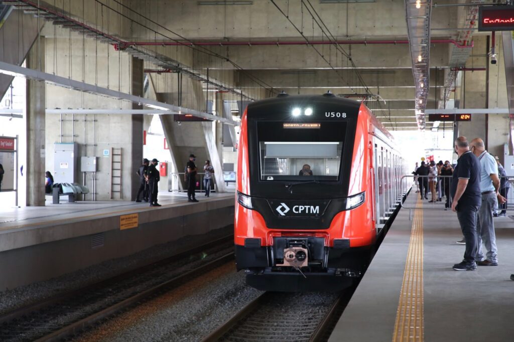 Китайская корпорация CRRC планирует открыть завод в Бразилии, выбрав для этого штат Сан-Паулу. Китайская корпорация CRRC планирует открыть завод в Бразилии, выбрав для этого штат Сан-Паулу.