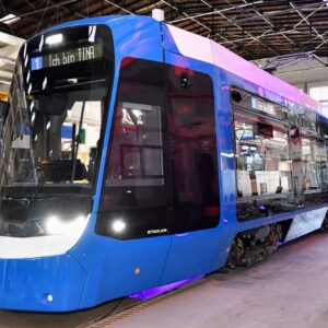 The first Stadler TINA tram has arrived in Rostock and was presented to local authorities and the press