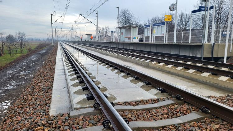 PKP PLK is testing ballastless track technology near Krakow to evaluate its durability and stability. The results will determine its feasibility for future railway infrastructure projects in Poland. PKP PLK is testing ballastless track technology near Krakow to evaluate its durability and stability. The results will determine its feasibility for future railway infrastructure projects in Poland.
