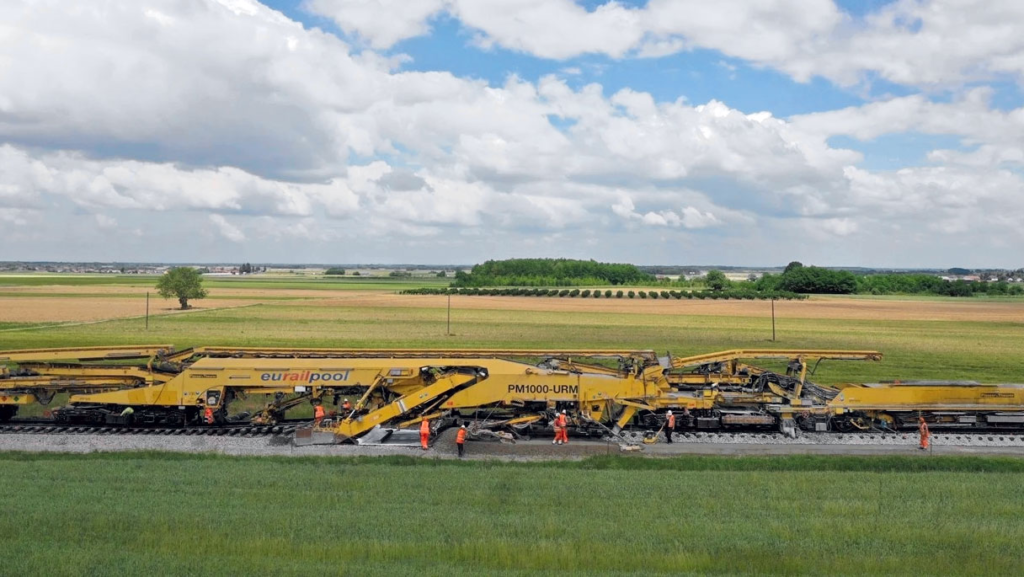 В Хорватии начинается модернизация железной дороги Клоштар — Чаковец для повышения безопасности перевозок. В Хорватии начинается модернизация железной дороги Клоштар — Чаковец для повышения безопасности перевозок.