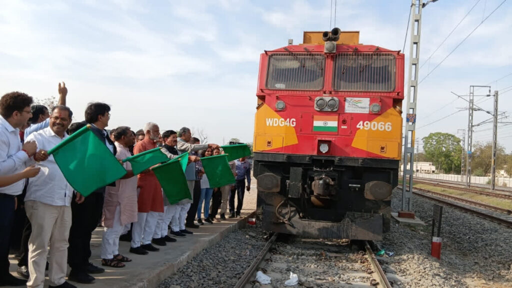 Indian Railways has launched its first Exclusive Container Rail Terminal (ECRT) in Gujarat’s Unjha. Officials flagged off a train carrying cumin, isabgol, and spices to Mudra Port Cargo Complex.