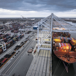 Порт Саванна активно растет, увеличивая перевалку контейнеров на 12,5 % в 2024 году. Администрация портов Джорджии успешно наращивает мощности для лидерства в США