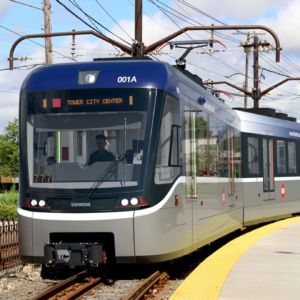 Компания Siemens поставляет Кливленду 18 современных трамваев S200 для обновления линий Red, Blue и Green. Администрация GCRTA заказывает их, потому что старый транспорт устарел давно.