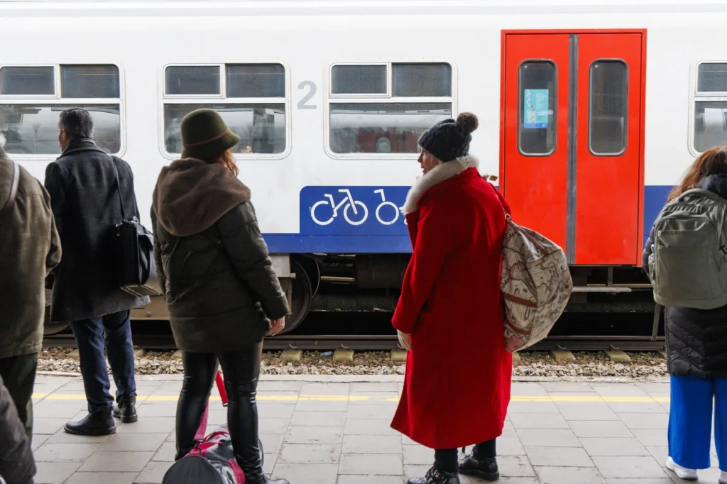 Belgia unions raged today because NMBS/SNCB tapped Spain’s CAF for trains. The railway’s choice over France’s Alstom triggered massive discontent