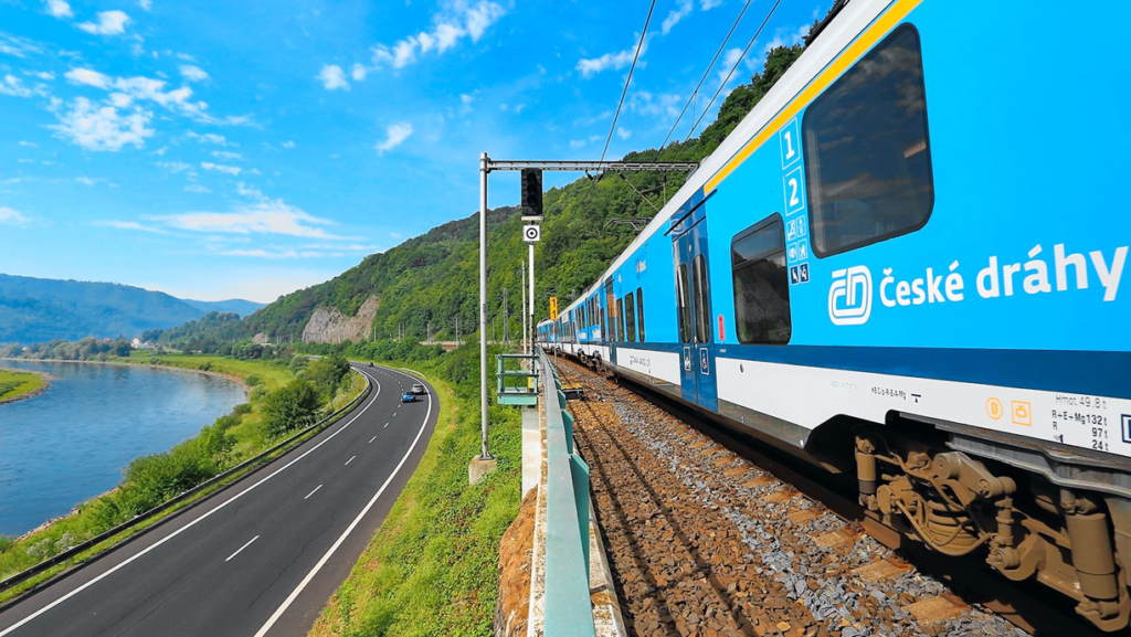 Чешские железные дороги в 2024 году перевезли 168,8 миллиона человек по стране и за её пределы. Этот результат превысил прошлогодний на 3%, что радует экспертов. Чешские железные дороги в 2024 году перевезли 168,8 миллиона человек по стране и за её пределы. Этот результат превысил прошлогодний на 3%, что радует экспертов.