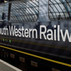 South Western Railway warns passengers about Weekend Train Disruptions across south-west London soon. Engineering works prompt service changes on Saturday and Sunday for safety.