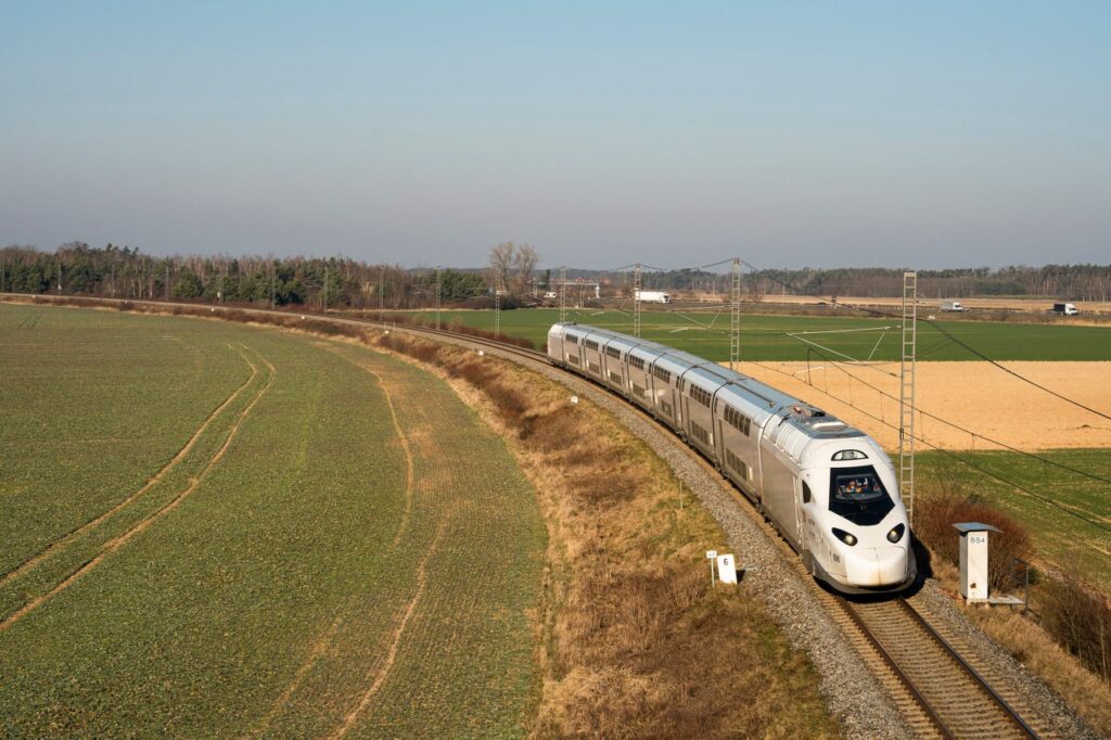 France has granted Morocco a loan of €781 million for the purchase of 18 Avelia Horizon trains. This will support the expansion of the country’s high-speed rail network France has granted Morocco a loan of €781 million for the purchase of 18 Avelia Horizon trains. This will support the expansion of the country’s high-speed rail network