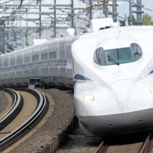 A rider spotted a Tokaido Shinkansen cracked window in Aichi Prefecture on March 15. Authorities swiftly relocated passengers to guarantee their safety during the trip
