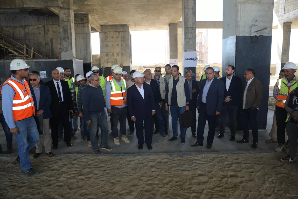 Egyptian Transport Minister Kamel el-Wazir inspected the Alstom industrial complex in Borg el-Arab. He stressed its role in supplying markets, increasing exports, and generating employment. Egyptian Transport Minister Kamel el-Wazir inspected the Alstom industrial complex in Borg el-Arab. He stressed its role in supplying markets, increasing exports, and generating employment.