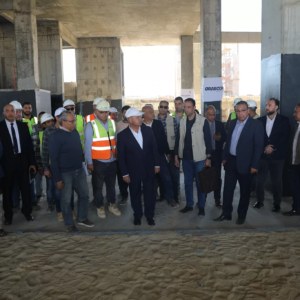 Egyptian Transport Minister Kamel el-Wazir inspected the Alstom industrial complex in Borg el-Arab. He stressed its role in supplying markets, increasing exports, and generating employment.