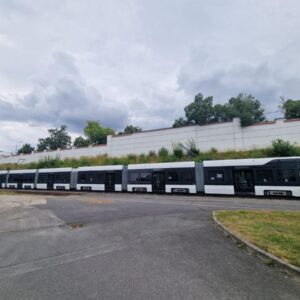 Skoda Group introduces the world’s longest tram, stretching 58.7 meters, in Plzen. This ForCity Smart 38T sets a new global record.