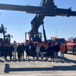 В поселке Феньешлитке находится крупнейший интермодальный терминал Европы East-West Gate. Он расположен на пересечении венгерских и украинских железнодорожных путей.