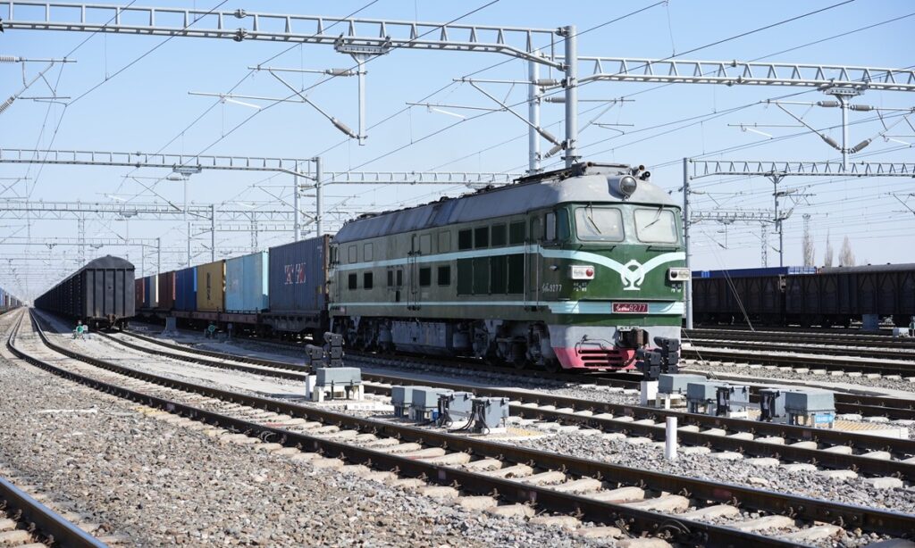 China-Europe freight trains left Horgos Port in Xinjiang on Sunday, surpassing 90,000 trips. This milestone strengthens trade links across Eurasia rapidly. China-Europe freight trains left Horgos Port in Xinjiang on Sunday, surpassing 90,000 trips. This milestone strengthens trade links across Eurasia rapidly.