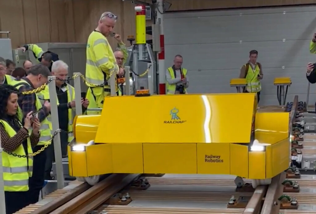 Siemens unveils the Railchap robot to revolutionize infrastructure diagnostics in Norway efficiently. It debuted at Nyland campus, Oslo, promising faster railway assessments Siemens unveils the Railchap robot to revolutionize infrastructure diagnostics in Norway efficiently. It debuted at Nyland campus, Oslo, promising faster railway assessments