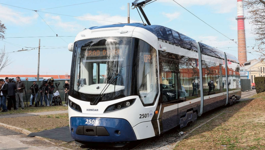 Croatian manufacturer Končar delivered a low-floor tram to Osijek’s GPP in March 2025. This step advances a $27 million contract signed in September 2023 for 10 trams. Croatian manufacturer Končar delivered a low-floor tram to Osijek’s GPP in March 2025. This step advances a $27 million contract signed in September 2023 for 10 trams.