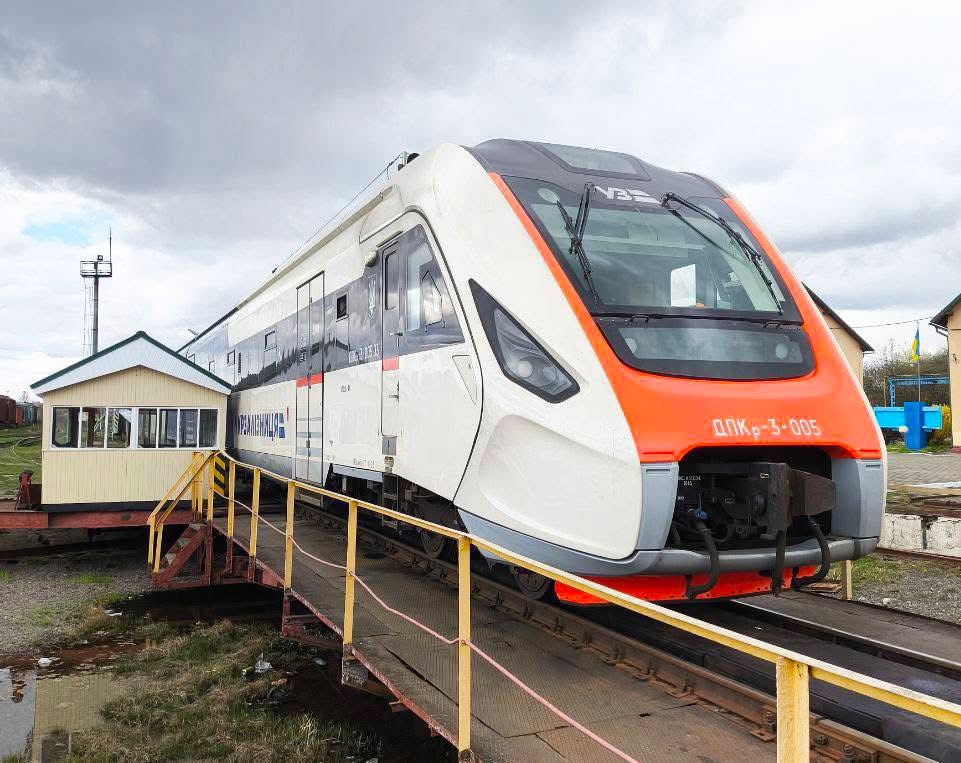 Diesel Train DPKr-3 is undergoing scheduled repair in Kolomyia depot. Works started in March 2025 at Kryukovsky Railway Car Building Works (KRCBW). Diesel Train DPKr-3 is undergoing scheduled repair in Kolomyia depot. Works started in March 2025 at Kryukovsky Railway Car Building Works (KRCBW).