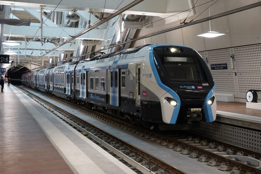 SNCF pauses new X’Trapolis train deliveries because X’Trapolis technical issues persist. Transilien reports poor performance in the Île-de-France region daily