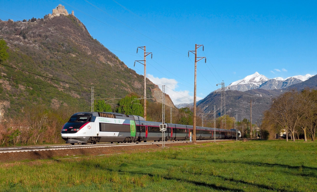 Italy’s AGCM investigation accuses RFI and FS of abusing their rail market dominance. The probe aims to uncover unfair practices quickly