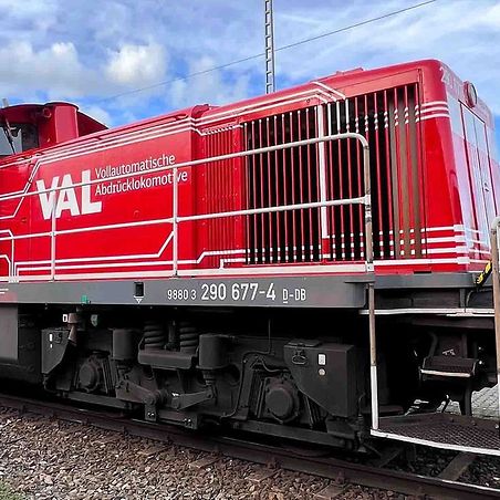 DB Cargo partners with Bosch to launch a fully automated shunting locomotive by 2028. This innovation enhances rail freight efficiency across Germany’s network swiftly. DB Cargo partners with Bosch to launch a fully automated shunting locomotive by 2028. This innovation enhances rail freight efficiency across Germany’s network swiftly.
