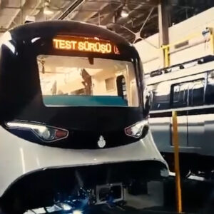 Компания Hyundai Rotem готовит беспилотные поезда Стамбула на заводе Eurotem в Адзапари. Столичный муниципалитет показал видео сборки новых составов для метро