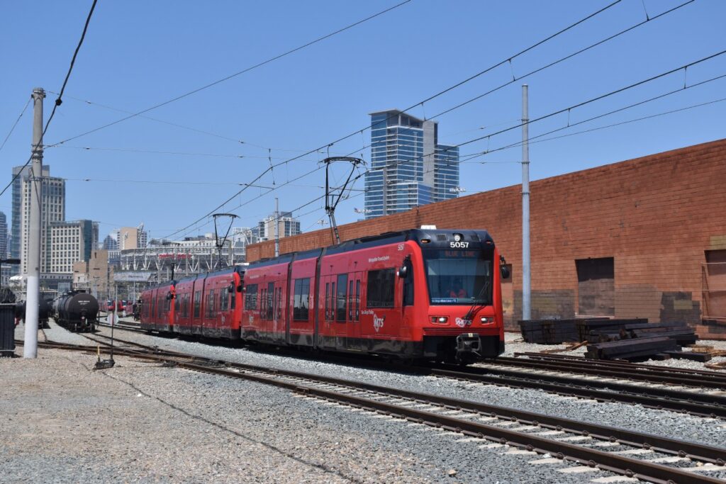 Компанія Siemens Mobility завершила поставку 25 сучасних трамваїв S700 у місто Сан-Дієго. Низькопідлогові трамваї Сан-Дієго підвищать комфорт і доступність транспорту Компанія Siemens Mobility завершила поставку 25 сучасних трамваїв S700 у місто Сан-Дієго. Низькопідлогові трамваї Сан-Дієго підвищать комфорт і доступність транспорту