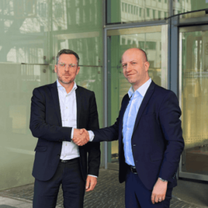 Deutsche Bahn (DB) partners with ITM Power to pioneer green hydrogen solutions for transport. Their collaboration drives sustainability forward rapidly.