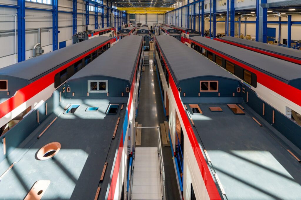 Компанія Stadler активно розширює виробництво в США, вкладаючи $70 млн у завод у Солт-Лейк-Сіті. Компанія Stadler активно розширює виробництво в США, вкладаючи $70 млн у завод у Солт-Лейк-Сіті.