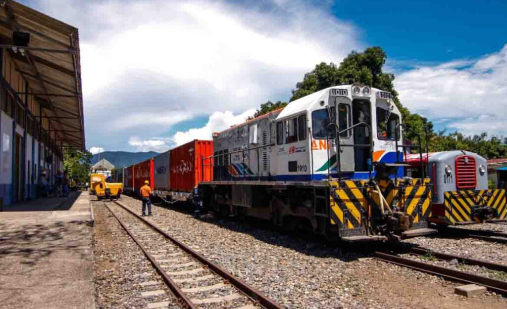 Colombia recently launched a $545 million project for the La Dorada-Chiriguaná rail. The Estructura Plural Línea Férrea Central consortium won the 10-year deal to upgrade it
