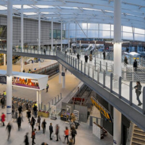 Транспорт Большого Манчестера активно интегрирует пригородные поезда с системой Bee Network для удобства пассажиров.