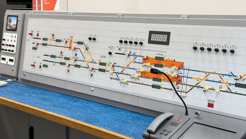 Network Rail opened a new training center at Selhurst station in London’s Croydon district. It trains specialists to maintain the city’s railway infrastructure systems. Network Rail opened a new training center at Selhurst station in London’s Croydon district. It trains specialists to maintain the city’s railway infrastructure systems.