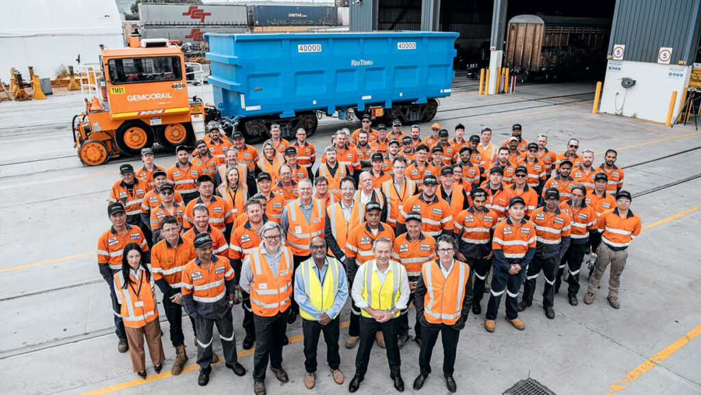 Австралийская компания Gemco Rail представила первый рудовозный вагон, созданный по заказу Rio Tinto. Австралийская компания Gemco Rail представила первый рудовозный вагон, созданный по заказу Rio Tinto.