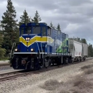 У Західному Сакраменто завершено випробування маневрового тепловоза з воднево-акумуляторною тягою. Вони стали частиною проєкту, який реалізує Sierra Northern Railway із 2021 року.