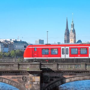 S-Bahn Hamburg уклала контракт з компанією Alstom на суму понад €60 млн для оснащення 82 поїздів серії BR 490 системами ETCS і ATO, що дозволить підвищити безпеку та ефективність перевезень