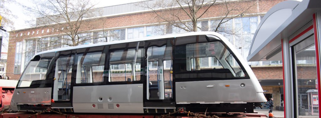 У Ковентрі в травні стартують пасажирські випробування інноваційної легкорейкової системи Coventry Very Light Rail, запущеної в межах програми модернізації міського транспорту У Ковентрі в травні стартують пасажирські випробування інноваційної легкорейкової системи Coventry Very Light Rail, запущеної в межах програми модернізації міського транспорту