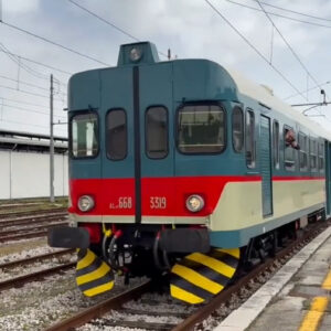 В Италии стартовала эксплуатация экологичных автомотрис на биометане, курсирующих по живописным маршрутам Сульмона – Карпиноне и Пергола – Фабриано, развивающих скорость до 130 км/ч и вмещающих 68 пассажиров