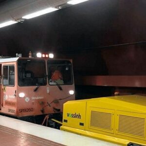 Із серпня 2025 року компанія Vossloh розпочне швидкісне шліфування рейок на лініях метро Стокгольма в межах масштабного контракту з оператором інфраструктури