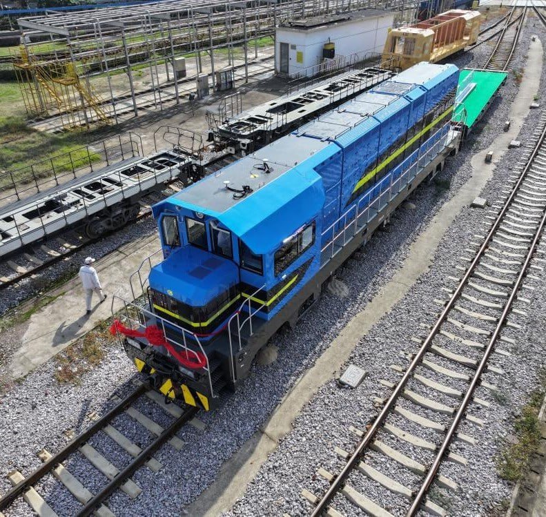 CRRC Dalian has unveiled a 1 MW battery locomotive designed for use at metallurgical enterprises, offering efficient and environmentally friendly cargo transportation CRRC Dalian has unveiled a 1 MW battery locomotive designed for use at metallurgical enterprises, offering efficient and environmentally friendly cargo transportation
