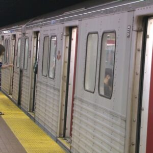 Ontario’s Transportation Minister, Prabmeet Sarkaria, has urged the City of Toronto to consider a sole-source procurement deal for new trains for Line 2, aiming to support local workers and stimulate Ontario’s economy