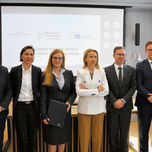 Европейский инвестиционный банк (EIB) и польский оператор железнодорожной инфраструктуры PKP Polskie Linie Kolejowe (PKP PLK) подписали соглашение о кредите на сумму €450 миллионов